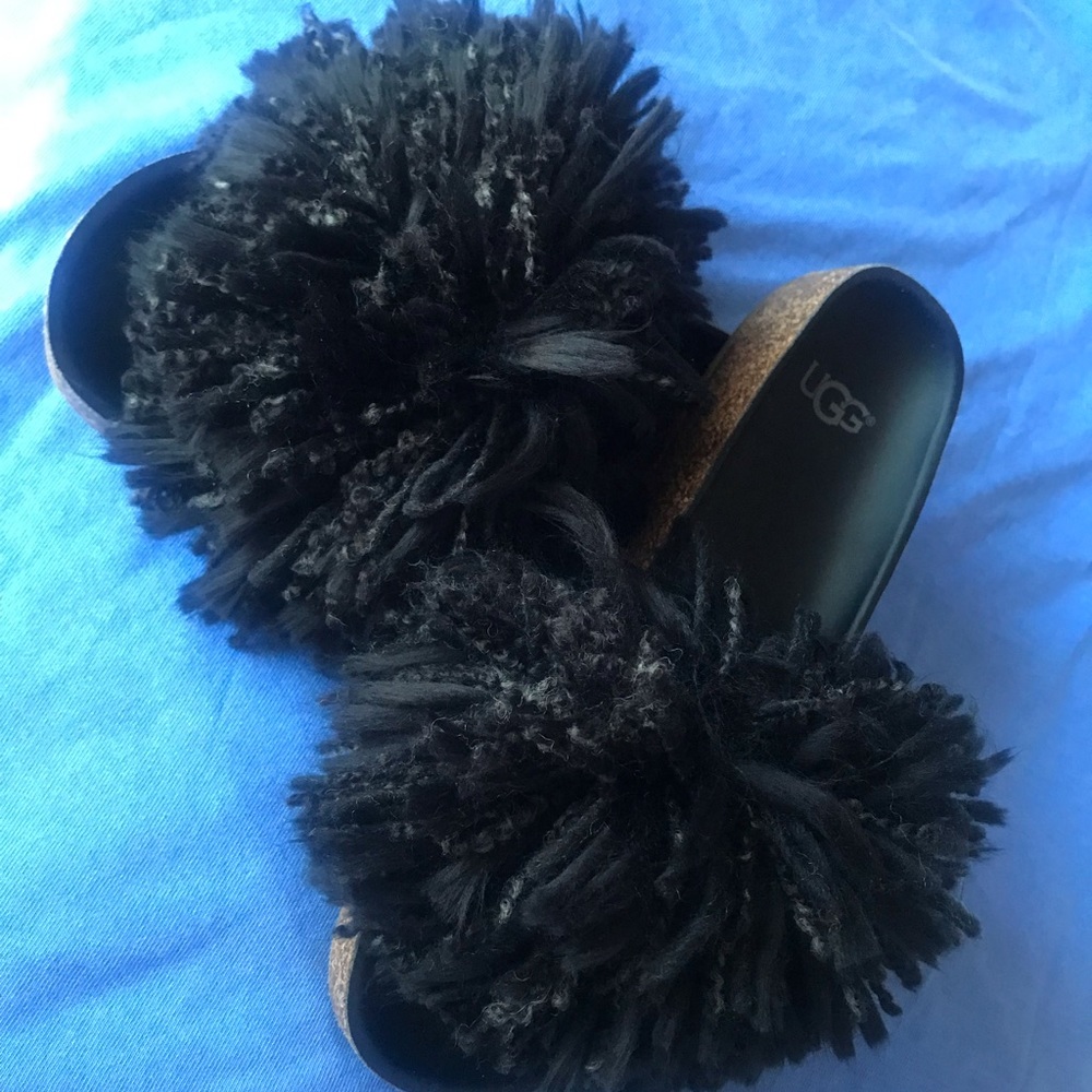 UGG CINDI BLACK YARN FRINGE CORK SOLE SLIDE SANDAL